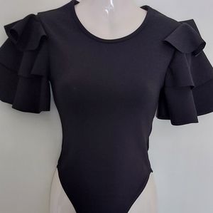❣️Ladies ruffle sleeve crepe bodysuit size 2 (#351)✅️